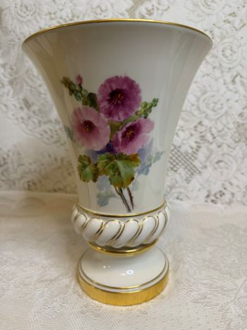 Lenox vase with hand-painted bouquets of asters artist signed Morley Lenox vase with hand-painted bouquets of asters artist signed Morley