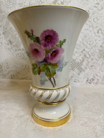 Lenox vase with hand-painted bouquets of asters artist signed Morley Lenox vase with hand-painted bouquets of asters artist signed Morley