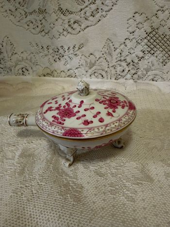 Meissen purple Indian serving piece with a cover and three fluted paw feet