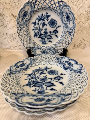 Pair of Meissen Reticulated Plates with a Cross Sword Back Stamp from Before 1890. Pair of Meissen Reticulated Plates with a Cross Sword Back Stamp from Before 1890.