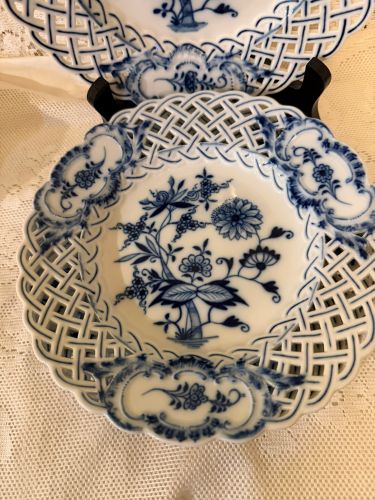 Pair of Meissen Reticulated Plates with a Cross Sword Back Stamp from Before 1890. Pair of Meissen Reticulated Plates with a Cross Sword Back Stamp from Before 1890.