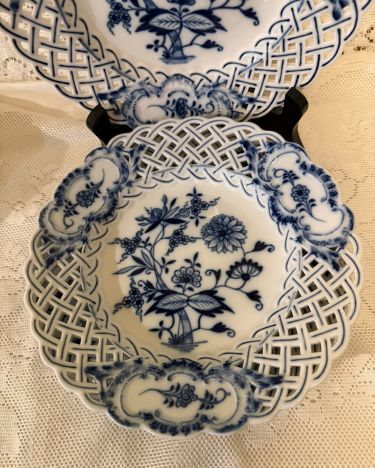 Pair of Meissen Reticulated Plates with a Cross Sword Back Stamp from Before 1890. Pair of Meissen Reticulated Plates with a Cross Sword Back Stamp from Before 1890.