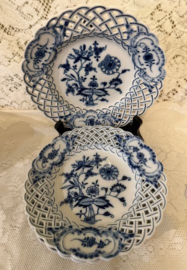 Pair of Meissen Reticulated Plates with a Cross Sword Back Stamp from Before 1890.