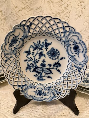 Pair of Meissen Reticulated Plates with a Cross Sword Back Stamp from Before 1890. Pair of Meissen Reticulated Plates with a Cross Sword Back Stamp from Before 1890.