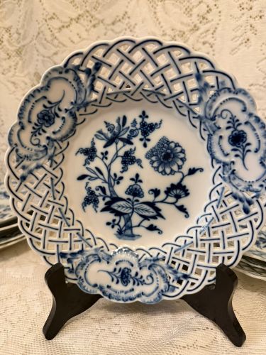 Pair of Meissen Reticulated Plates with a Cross Sword Back Stamp from Before 1890. Pair of Meissen Reticulated Plates with a Cross Sword Back Stamp from Before 1890.
