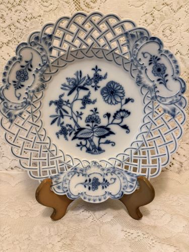 Meissen Blue Onion Reticulated Round Platter Meissen Blue Onion Reticulated Round Platter