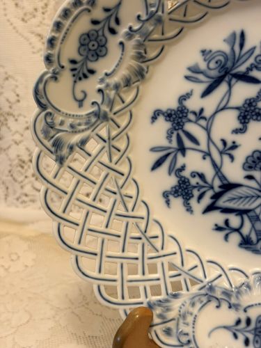 Meissen Blue Onion Reticulated Round Platter Meissen Blue Onion Reticulated Round Platter