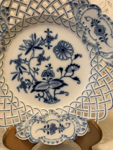 Meissen Blue Onion Reticulated Round Platter Meissen Blue Onion Reticulated Round Platter