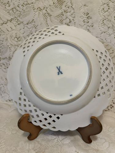 Meissen Blue Onion Reticulated Round Platter Meissen Blue Onion Reticulated Round Platter