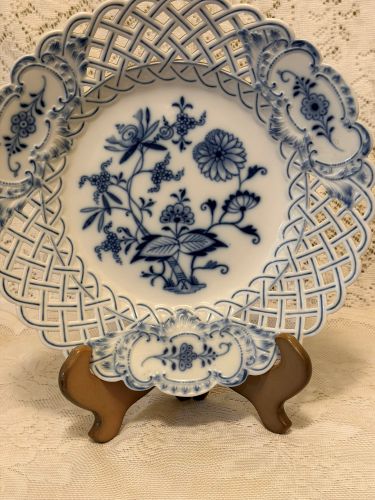 Meissen Blue Onion Reticulated Round Platter Meissen Blue Onion Reticulated Round Platter