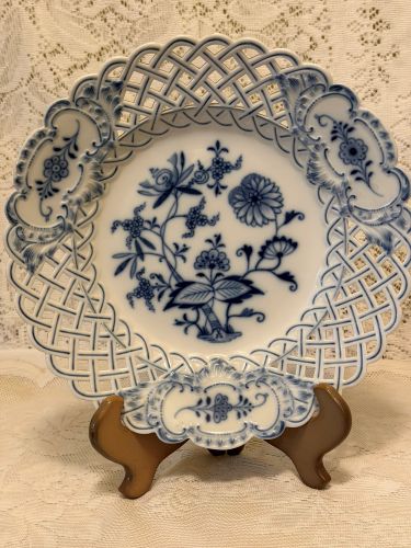 Meissen Blue Onion Reticulated Round Platter Meissen Blue Onion Reticulated Round Platter
