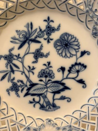Meissen Blue Onion Reticulated Round Platter Meissen Blue Onion Reticulated Round Platter