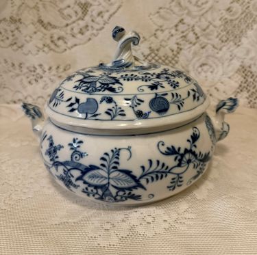 Meissen blue onion covered vegetable Meissen blue onion covered vegetable