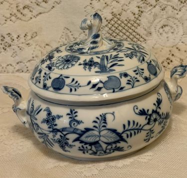 Meissen blue onion covered vegetable Meissen blue onion covered vegetable