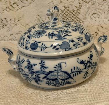 Meissen blue onion covered vegetable Meissen blue onion covered vegetable