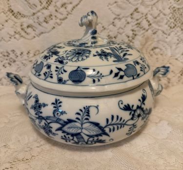 Meissen blue onion covered vegetable Meissen blue onion covered vegetable