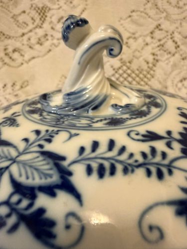 Meissen blue onion covered vegetable Meissen blue onion covered vegetable
