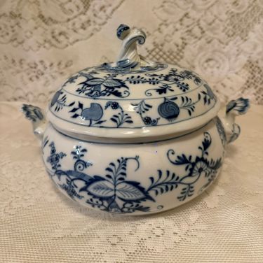 Meissen blue onion covered vegetable Meissen blue onion covered vegetable