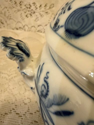 Meissen blue onion covered vegetable Meissen blue onion covered vegetable