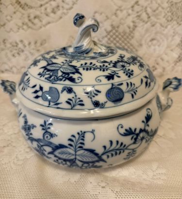 Meissen blue onion covered vegetable Meissen blue onion covered vegetable